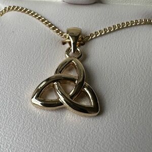 NIB 18K Gold Plated Trinity Knot Pendant Necklace